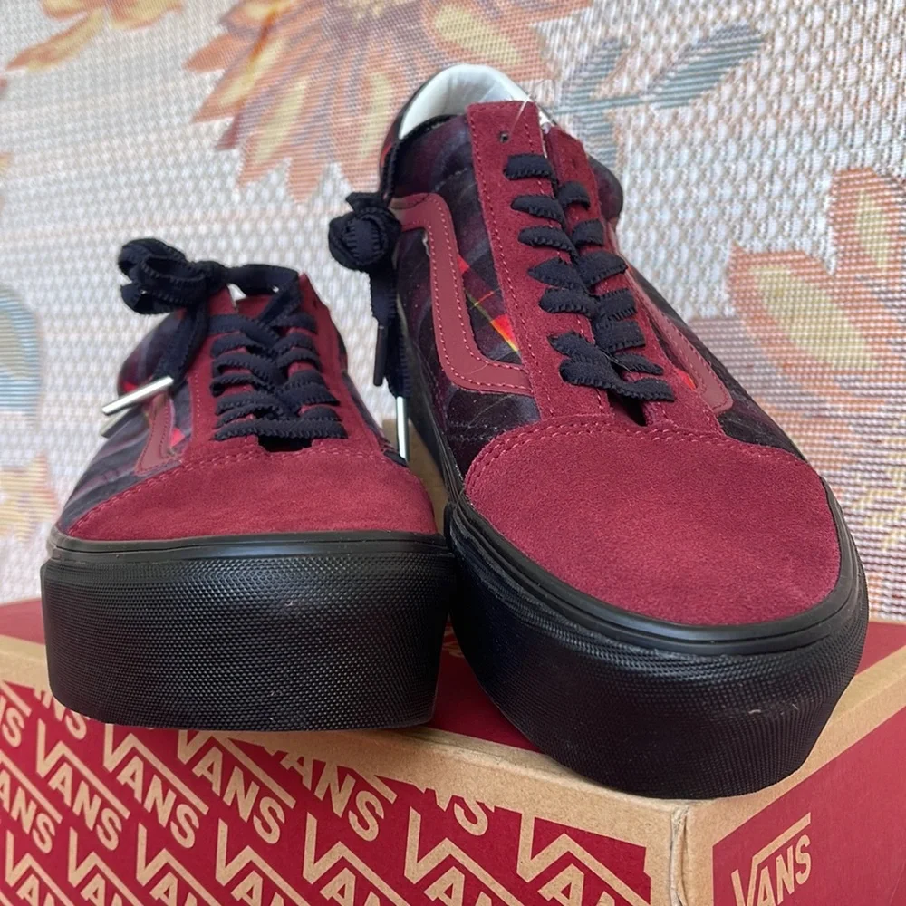 Vans Old Skool Stacked 
Velvet Plaid Port/Black
VNOA7Q5M02Y
WMNS Platforms - Picture 7 of 16